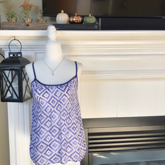 princess vera wang Tops - 🌺Vera Wang Princess sheer Aztec tank top🌺